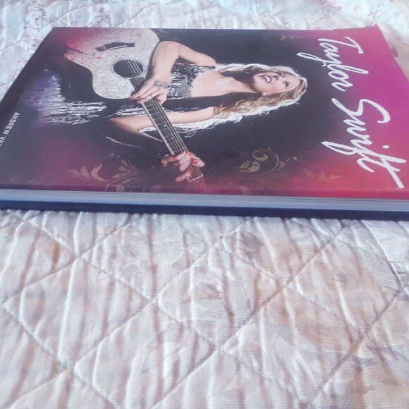 2011 Taylor Swift Hardcover Book - Picture 4 of 16